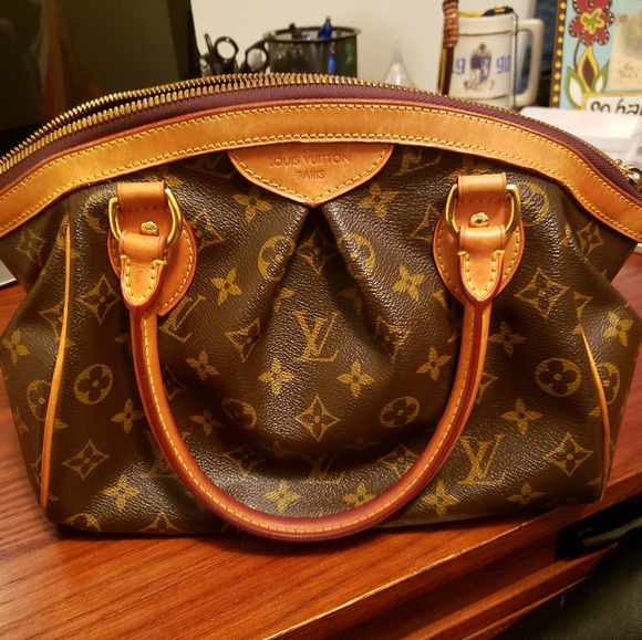 Louis Vuitton Handbags - PRICE DROP! Louis Vuitton Tivoli PM Handbag
